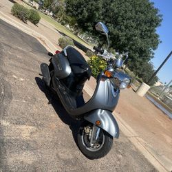 Yamaha Vino 125cc Gas Scooter 4-stroke 