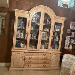 China Cabinet With 💡 Lights 