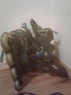 Skates with knee protection.