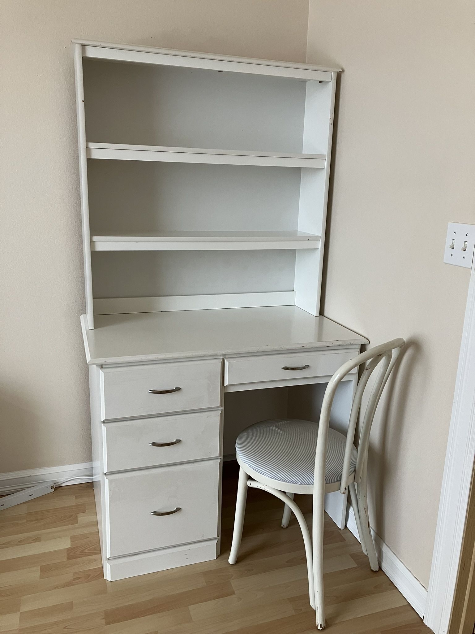 Wood Desk With Hutch 