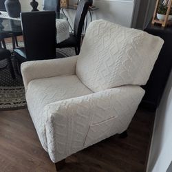 Electric Lazy-boy Recliner Chair - Qty 2) $400