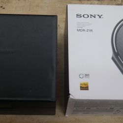 Sony MDR-Z1R Stereo Headphones with cord and case pre owned . tested. in a good working order.