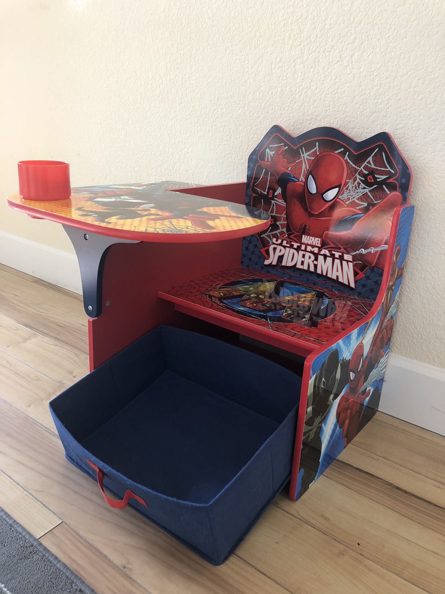 Spider-Man kid’s desk
