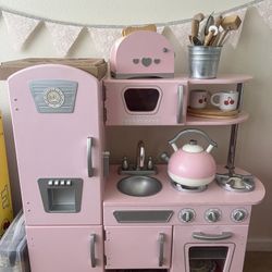 Play kitchen 