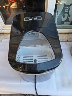 Small ice maker