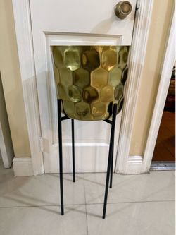 Gold hammered planter with black stand