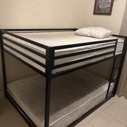 Metal Bunk Bed with full size mattress/ Litera tamaño full con colchones
