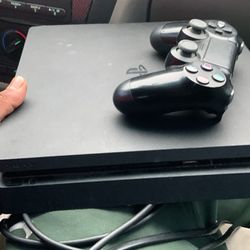 PS4 slim W  Controller N Cords 