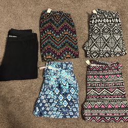 5 Pairs Junior’s / Women’s Leggings - No Boundaries And Old Navy Size Small (3-5)