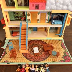 Encanto & Isabella Play House. 
