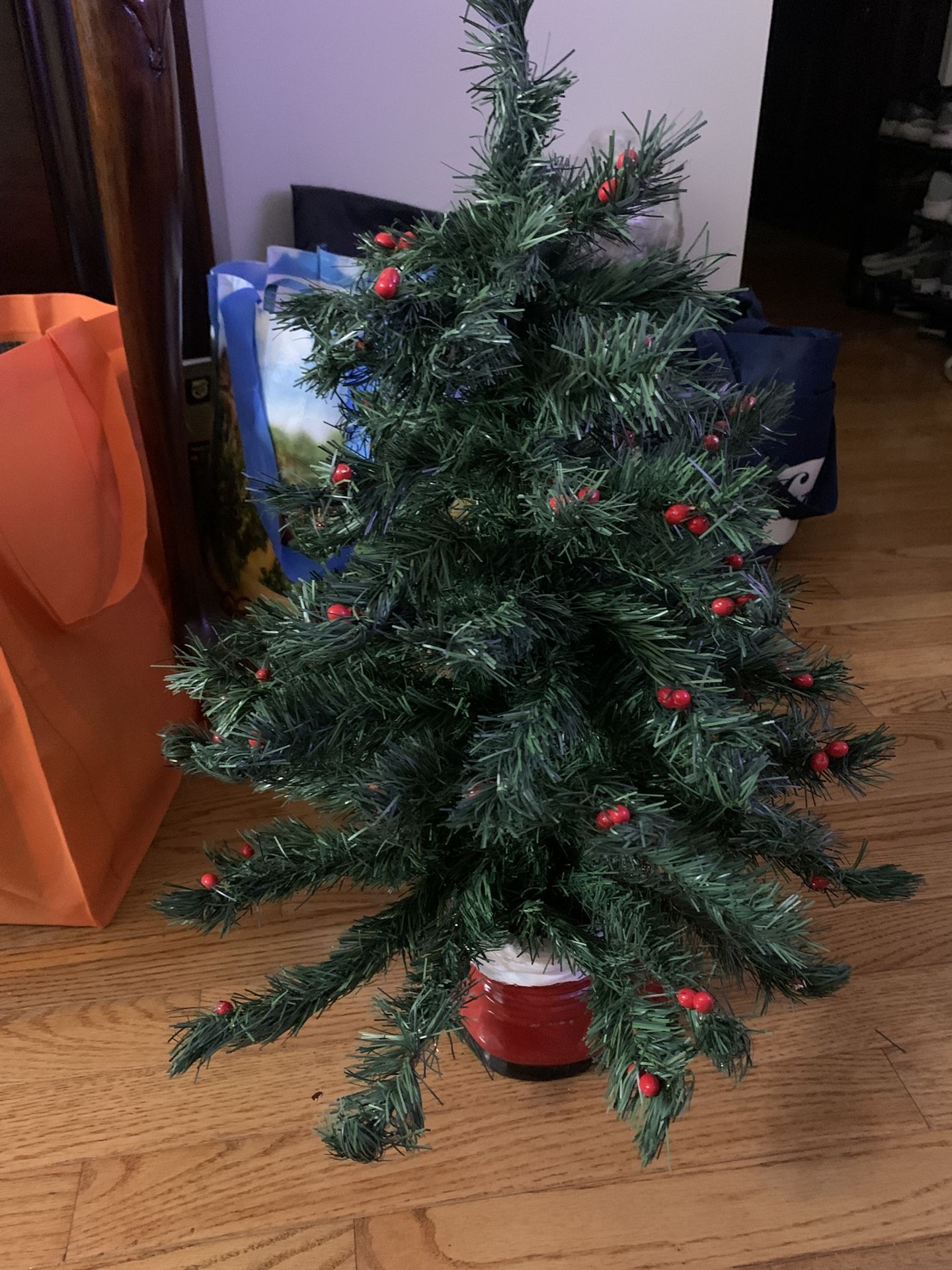 15 Inch Christmas Tree With Berries