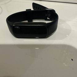 2 Fitbit Luxe Smart Watch with Chargers