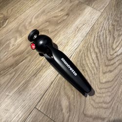 Manfrotto MTPIXIMII-B, PIXI Mini Tripod with Handgrip for Compact System Cameras