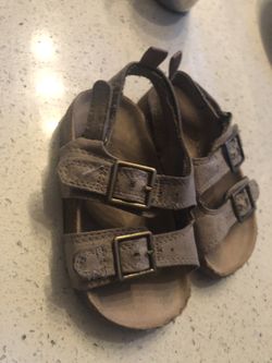 Toddler size 7 Oshkosh sandels