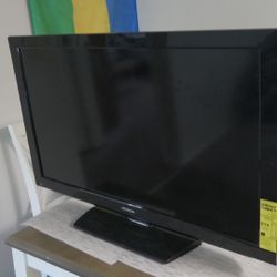 40" Hitachi LCD 1080p HDTV 