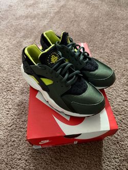 W Nike Air Huarache size 7.5