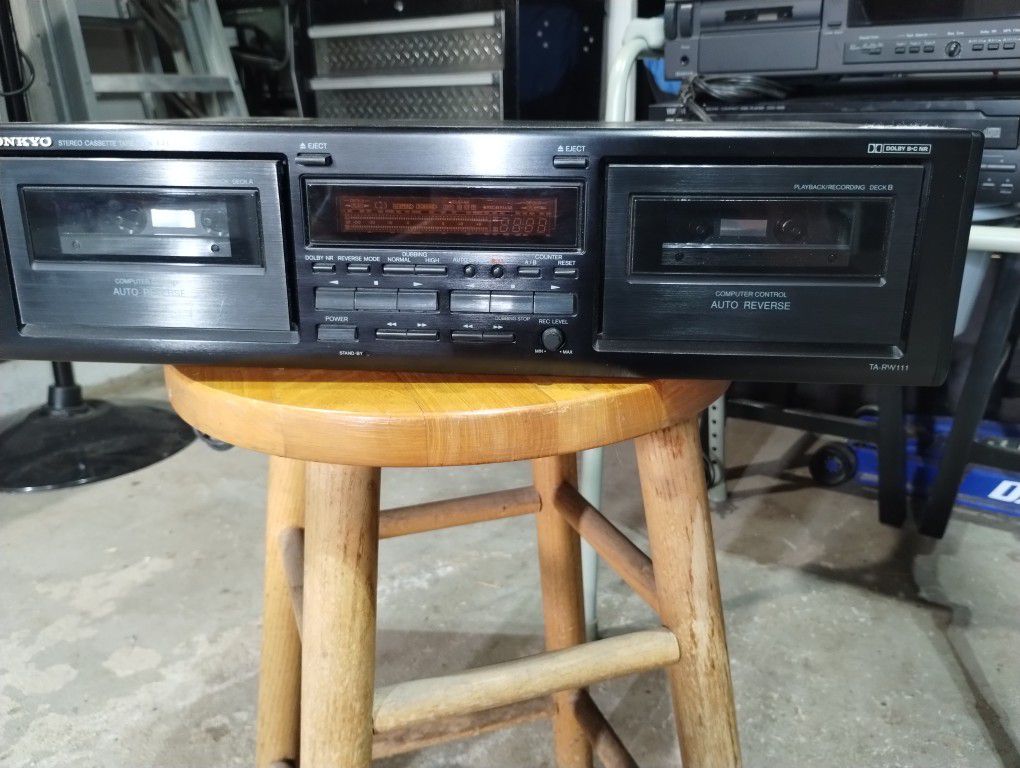 Onkyo stereo cassette tape deck R1