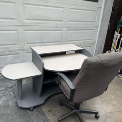 2-tone commercial quality computer / office /workstation desk w/ hutch on wheels $55, chair $10