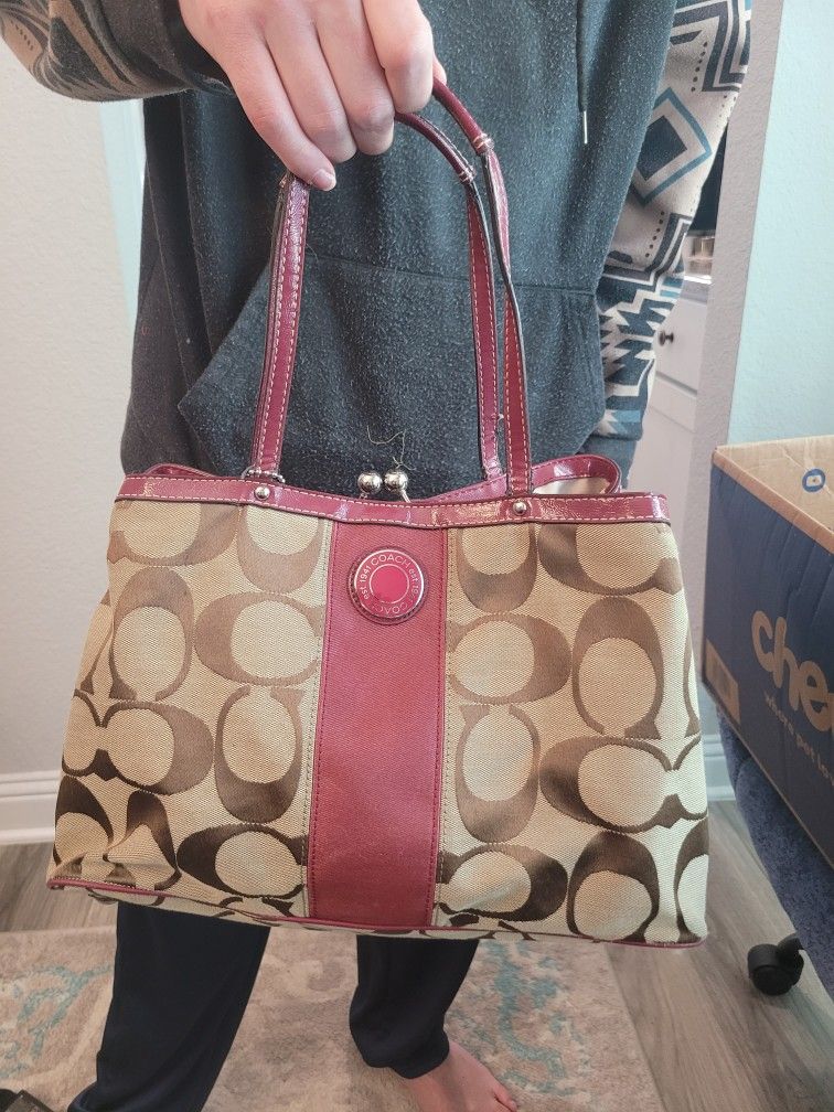 Authentic Coach, Michael Kors, Dooney, Calvin Klein, Nine West And Cow Hide Purses