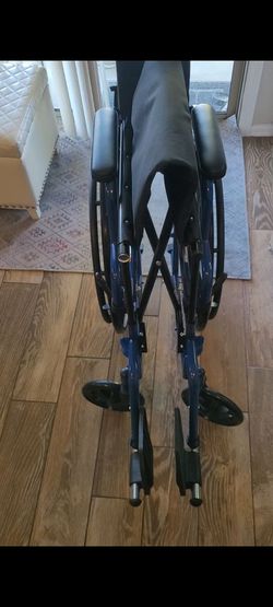Drive Medical Blue Streak lightweight 20" wheelchair w/ footrest