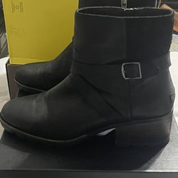 Sorel Leather And Suede Water Proof Boot