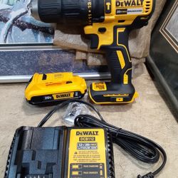 NEW DEWALT 20V BRUSHLESS 1/2 HAMMER DRILL DRIVER TOOL KIT 