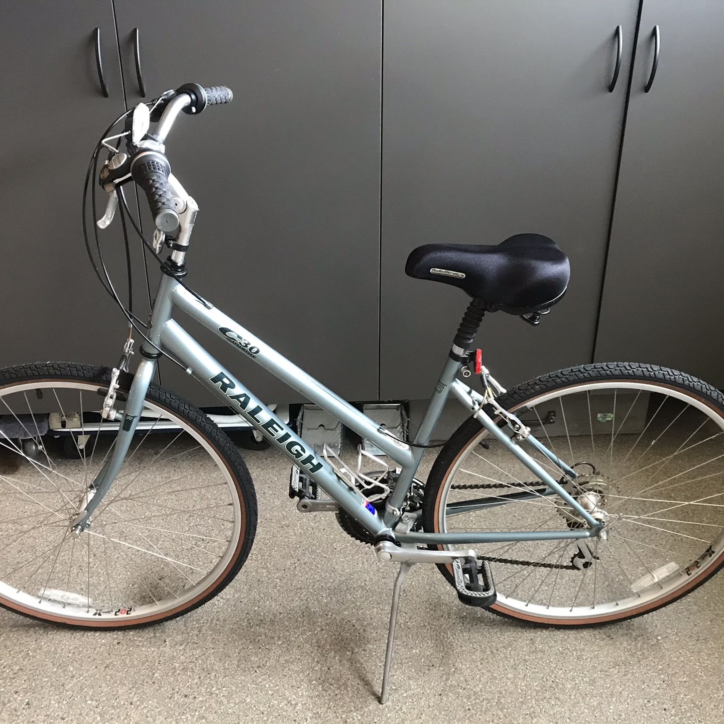 Raleigh USA Women s Hybrid Bike for Sale in Medford Lakes NJ OfferUp