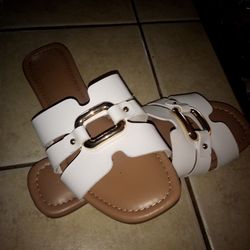 Women's size 7 white sandals worn once $7 pick up in Edinburg no holds