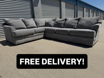 FREE DELIVERY || Broyhill 2Pc L Shaped Sectional