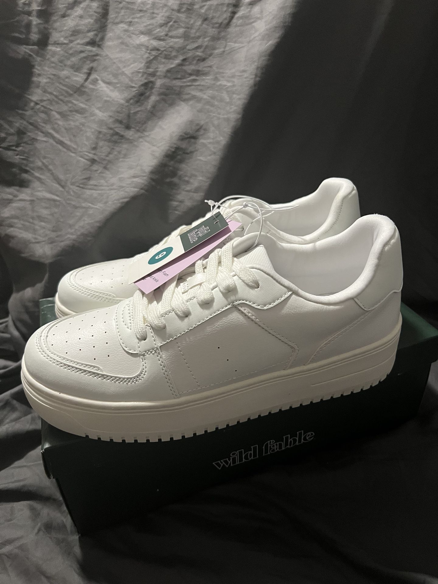 BRAND NEW IN BOX Women’s Lola Lace Up Sneakers - Size 9 - White - Wild Fable New in Box - Size 9 White - So cute!