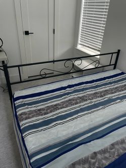Queen size bedframe