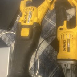 Buenos Los dos nomas uno tiene pila del Otro me la robaron en el jale