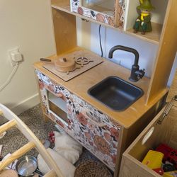Play kitchen 