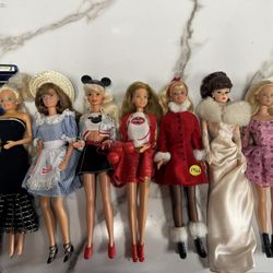 22 Vintage Barbies 