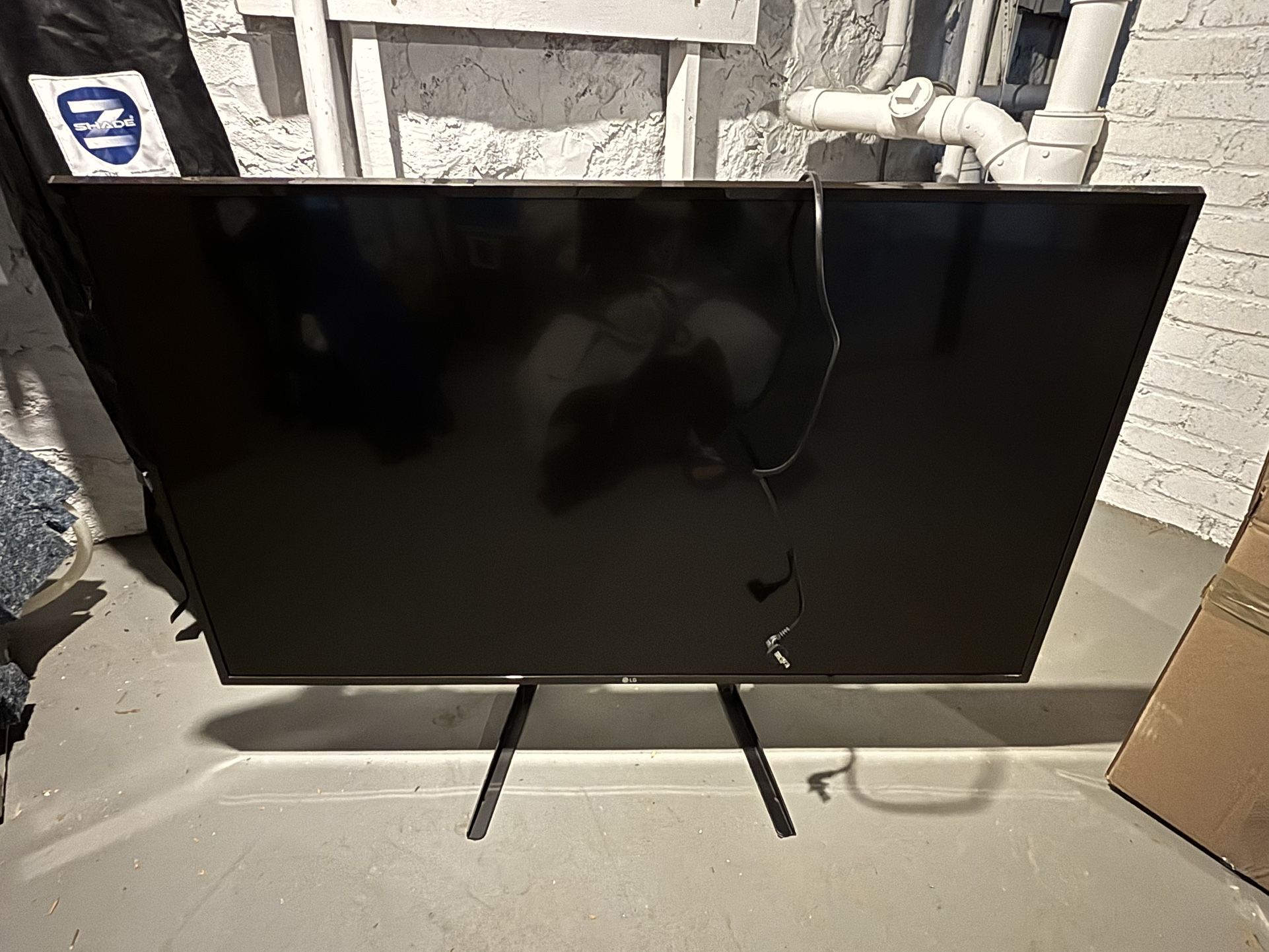 TV 49” LG HD 4K