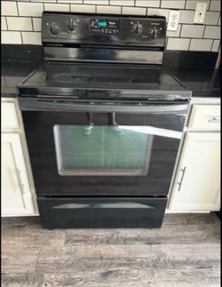 WHIRLPOOL STOVE, MICROWAVE & DISHWASHER