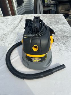 Used Stinger Wet/Dry Vac with Hose