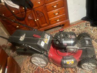 Lawnmower by craftsman like new one pull n it on gas