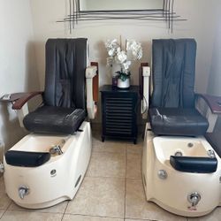Spa Chairs With Messsagers Nail Stations With Lamps  Everything Works 