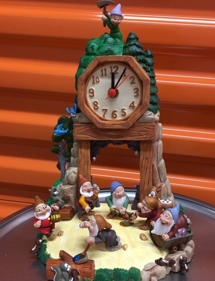 10” Snow White And The Seven Dwarfs Pendulum Shelf Clock Disney Decor
