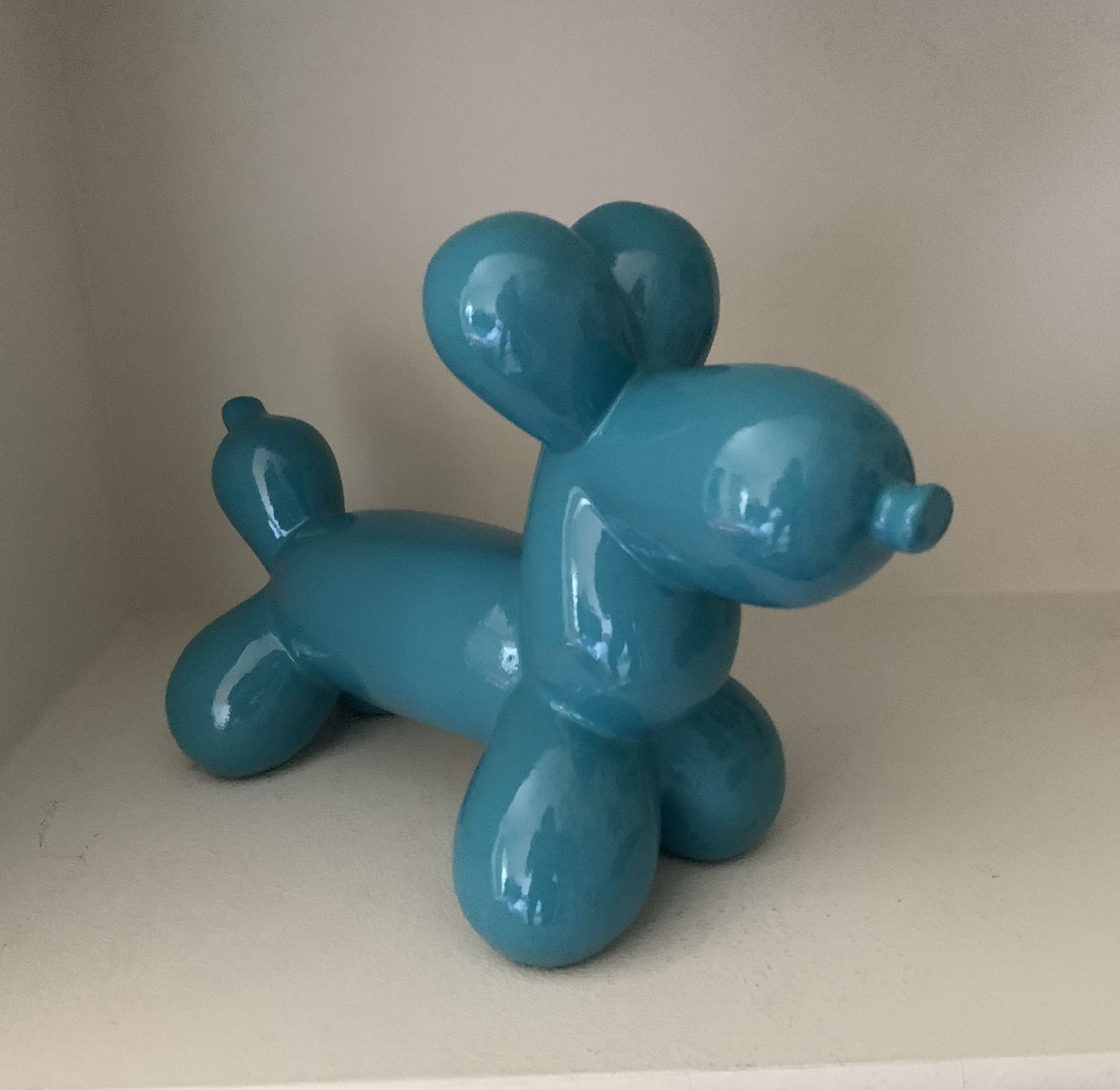 Blue balloon dog decor