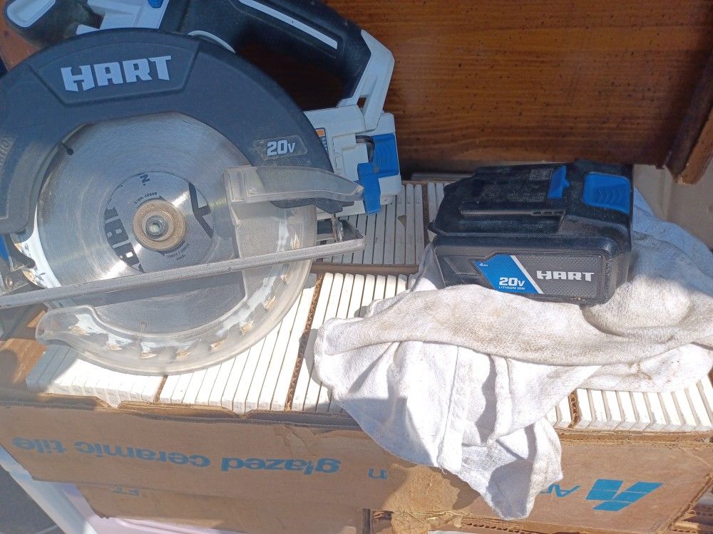 Hart Circular Saw, Hart Impact Driver, 1.5ah&4ah Batteries