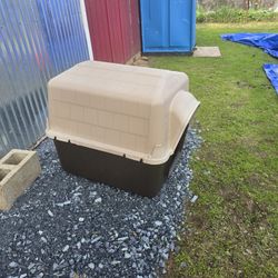 XL Dog House