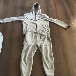 Men’s Nike Tech Sweatsuit