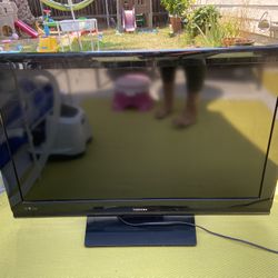 40” Toshiba Flat Screen TV 