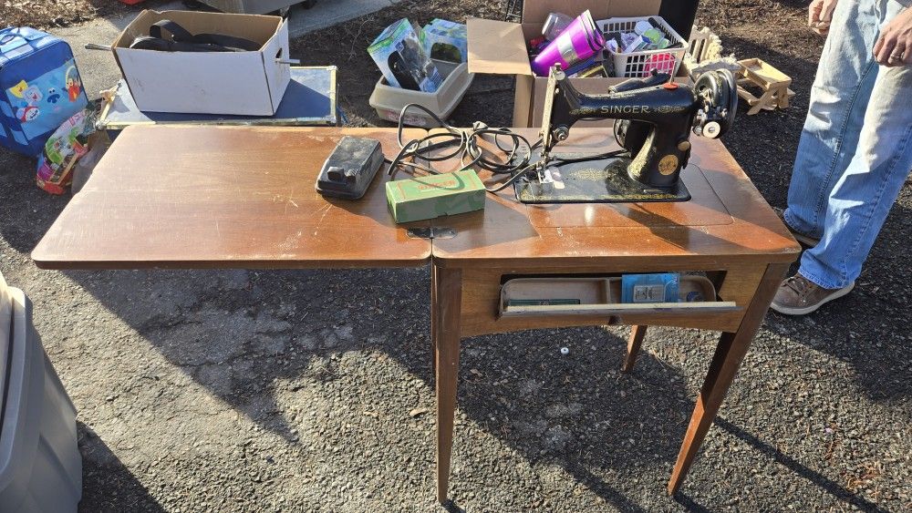 1946 Singer Sewing machine
