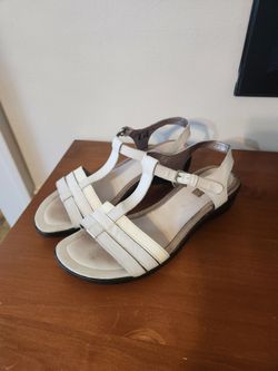 Women's sandals flat, size 8.5
