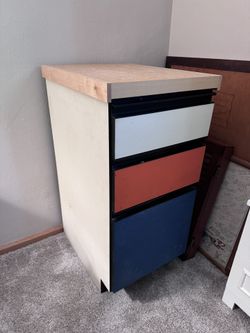 Storage Cabinet With Organizer