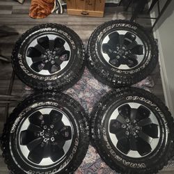 OEM Wheels And Tires For 2019-2025 Ram Rebel 