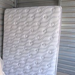 Queen mattress and boxspring